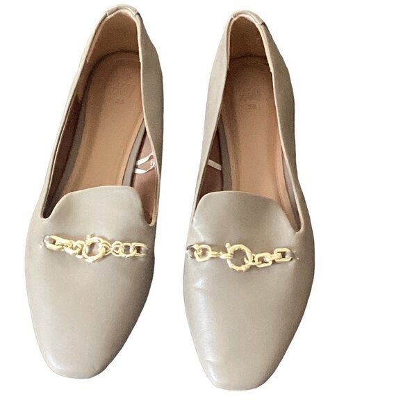 H&M Women's Sz 7 Gold Chain Accent Taupe Beige Flat Loafer 50Q - Picture 1 of 9